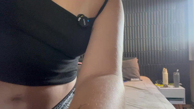 Lidi Ferrari: Maid Cleaning the Boss's Room Full of Horny to Give...