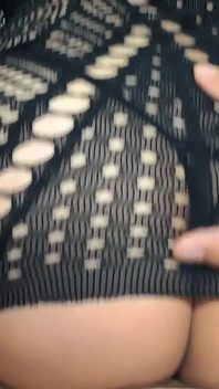 Latin kişisel antrenörüm fantezimi gerçekleştiriyor ve ağzına boşalmamla bitiyor - bakış açısı
