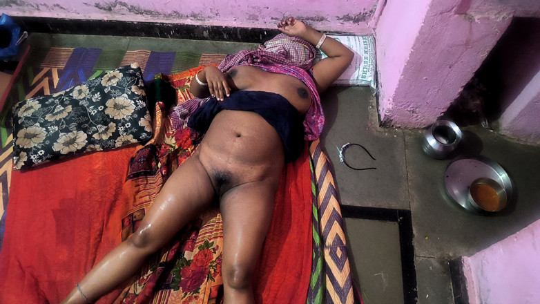 Amarjit2526: Şehirdeki en iyi orta yaşlı seksi kuaför üvey annemdir.