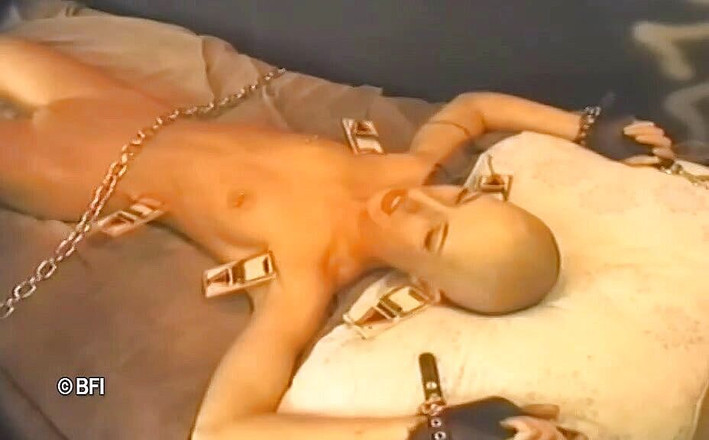 House of lords and mistresses in the spanking zone: Penghinaan bercukur melampau