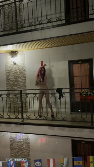SweetButtocks: Balla nuda in hotel