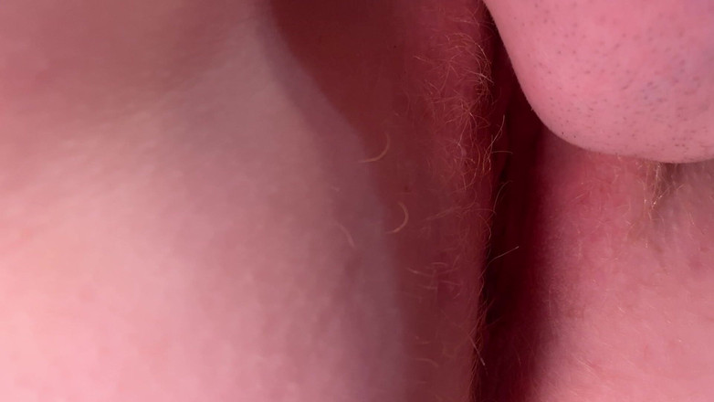 AmyHi: Abang tiriku jilat memek perawanku untuk pertama kalinya