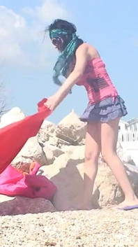 Adrianne op het strand! Knipperende video!