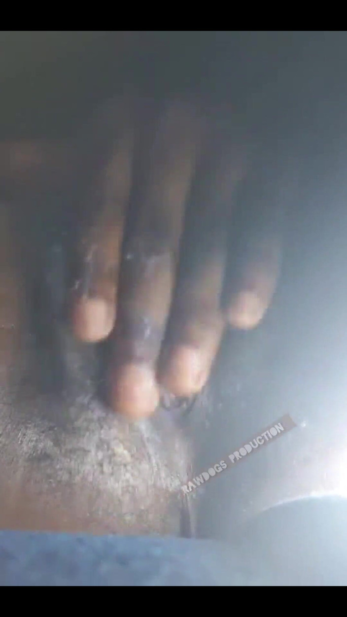 RAWDOGSPRODUCTION: Figa bagnata calda e arrapata sgocciolante