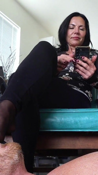 Objectified beta macht den perfekten foothocker! (super stinkende nylons) !!
