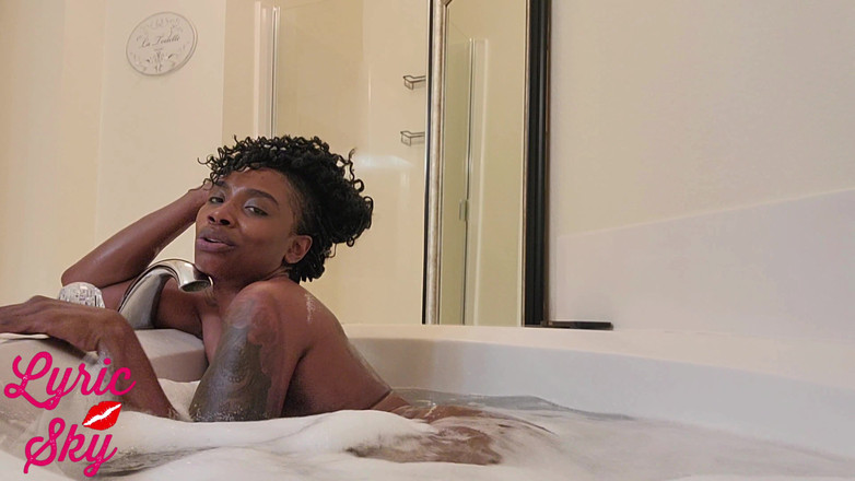 LyricsWay: Murzynka bogini Lyric Sky's Bubble Bath Twerk Uwodzenie - pić moją...