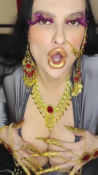 Saya Memukau Anda dengan Bibir Saya dan Kristal Ajaib