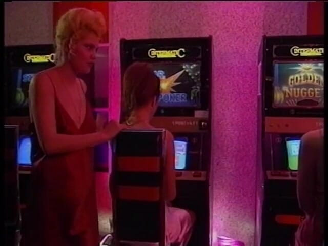 Vintage Usa: Vintage lesbičky dildo hrají trojku