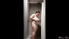 Melonie Kares: Sudsy cycki pod prysznicem w pracy