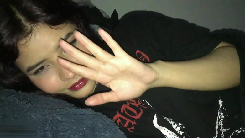 MAFELAGO: Aku fingering memek adik tiriku yang lagi sange dan crot...
