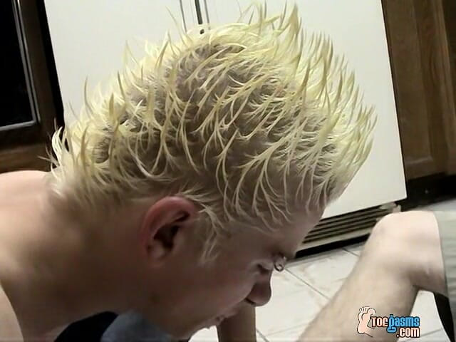 Toegasms: 与异性恋男孩的乱脚乐趣