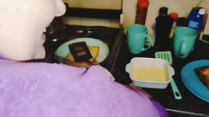 Jmgameplay: Madrasta está na cozinha preparando a comida e eu quero...