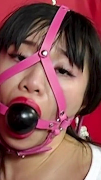 Maxine X Sweet and Sexy Yumi U in Bondage