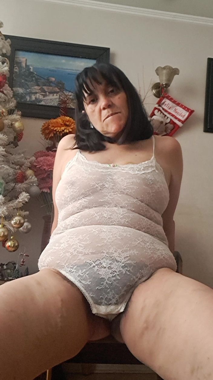 Mommy big hairy pussy: Мама в мереживному костюмі, заправлена в піхву