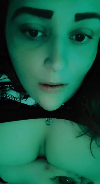 Nikki Danzig: 젖고 궁핍한 비