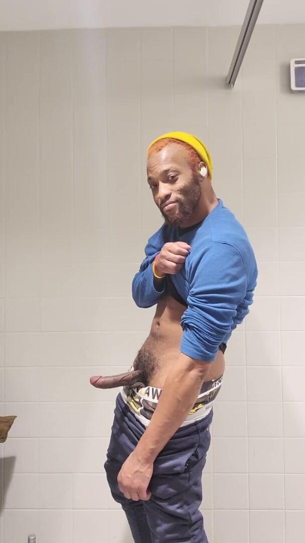Kennie Jai: Kennie Jai se branle au travail