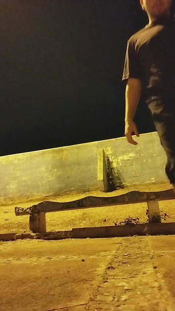 Marcosninfo: Pertandingan Sepak Bola Berakhir Dan Aku Pamer Badan di Lapangan