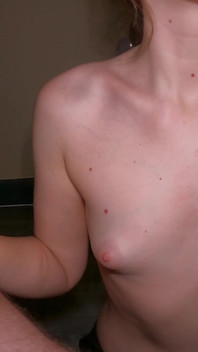 Мой одноклассник опустошает мои яйца!