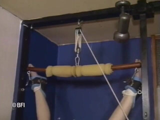 House of lords and mistresses in the spanking zone: Devotes behaartes küken hart bestraft