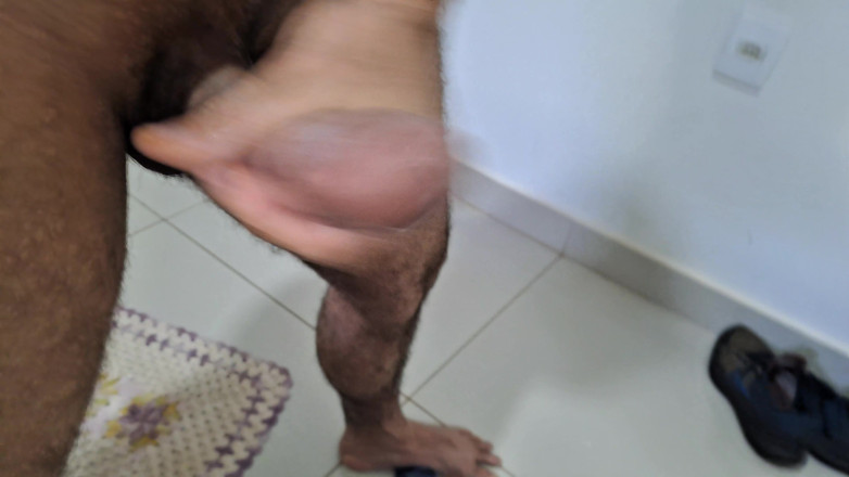 snappyblindfold3: Un uomo molto eccitato Pau Moreno, decise di strofinarsi il...