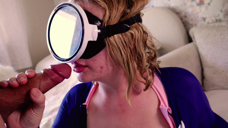 JessieHH: Trénink dechu a kouření s obrovskou maskou na obličej