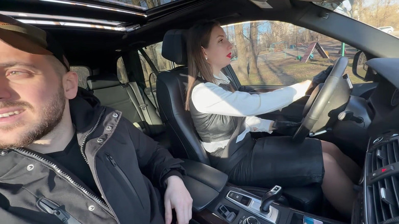 Hottie goddess: Milky Goddess lagi asik main di dalam mobil