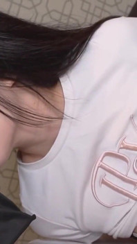 비밀 와일드 사이드의 건전한 F 컵 미녀는 개인 이야기에서 그녀의 비밀 욕망을 드러냅니다.