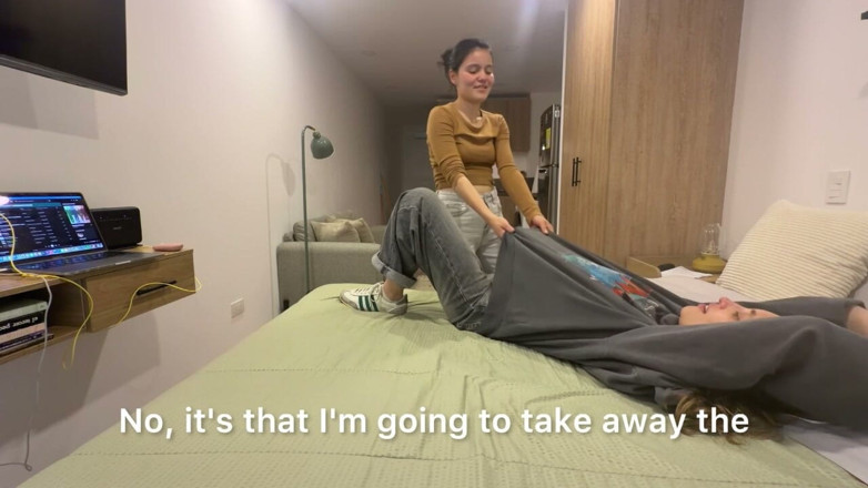 scarlettandc: 我们把那些对丈夫不忠的女人当成火辣女同性恋一样摩擦