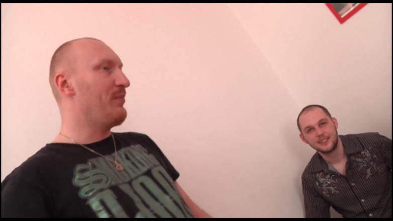 German amateur - 100% German hardcore videos: Une salope rousse sexy prend deux bites