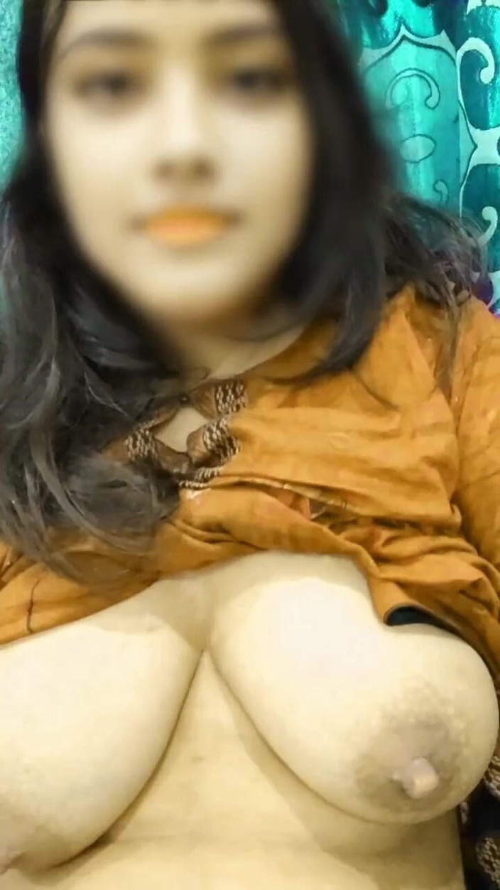 Muscool: Awek desi panas dalam panggilan video, menjolok kali pertama dengan...