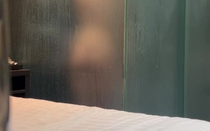 Em Yang: Câmera secreta no meu quarto de hotel