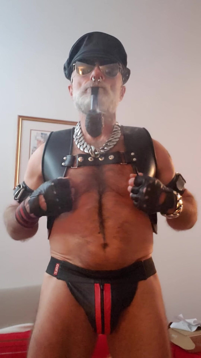 Muscles Cigar FFPig: Tatăl vitreg trabuc Enjoyin Pipe cu o nouă pereche de...