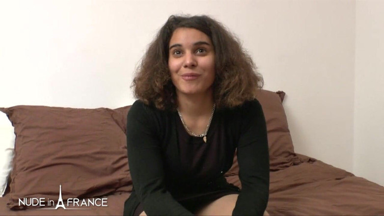 Nude in France: Una cagna francese arrapata viene trapanata mentre succhia un cazzo
