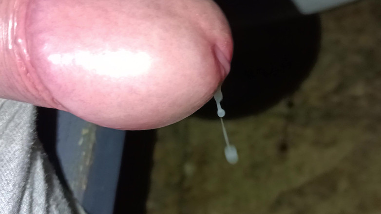 Rockardglans: Bar bahçesinde gece vakti büyük yarak yakın çekim fışkırtarak boşalıyor - rockardglans