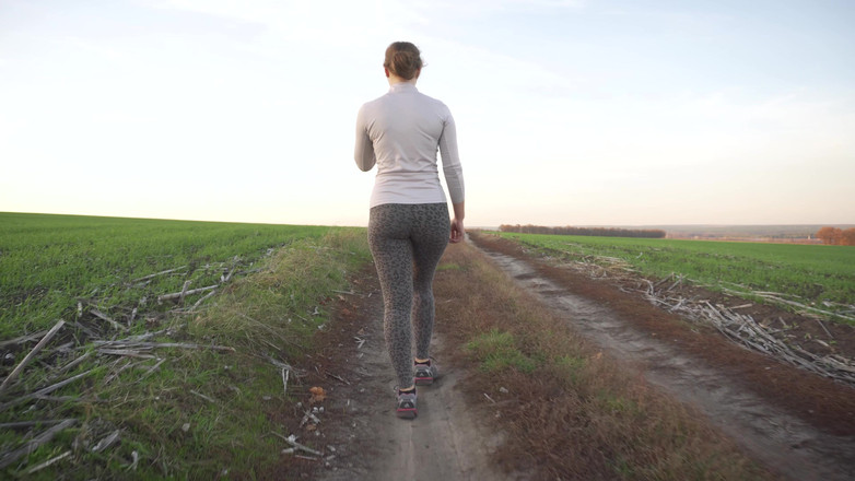 Teasecombo 4K: Sembahlah pantat tante jalan kakiku dengan legging macan tutul yang...