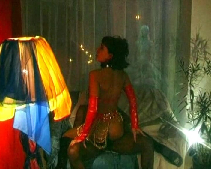 Hardcore German Club: Немецкую шлюшку хардкорно раздолбили в межвоковый анал большой черный член