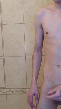 Eu me masturbo bem no chuveiro