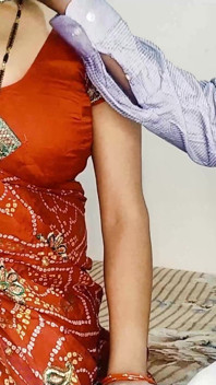 Jeth Ji taquine Bahu nouvellement mariée puis la baise