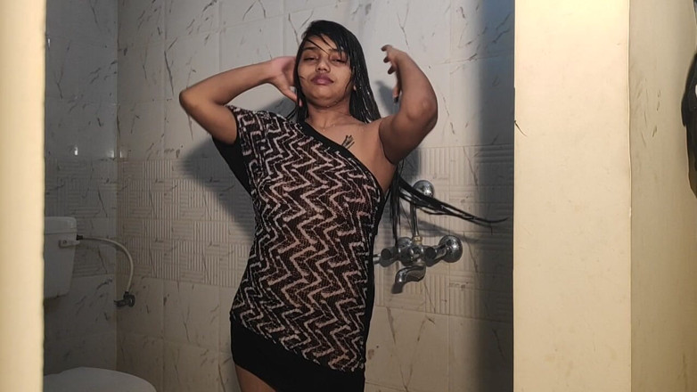 Alia Advani: Alia Advani Natural Tits Girls Secret Shower Escape