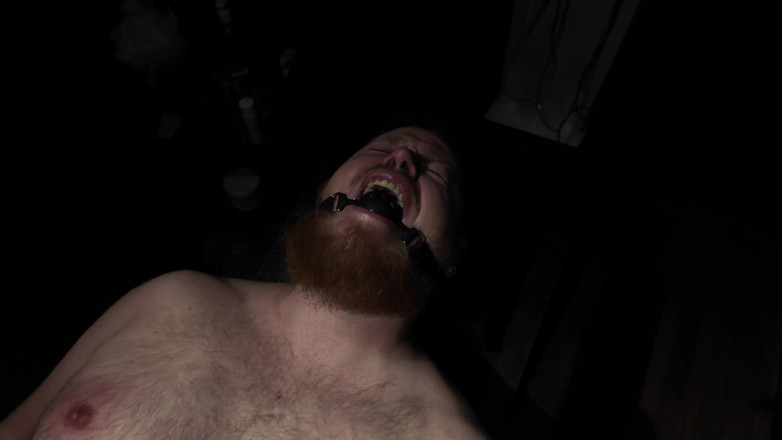 Domina Dark: Hardcore Totura De Pelotas En Esclavo De Polla Pequeña