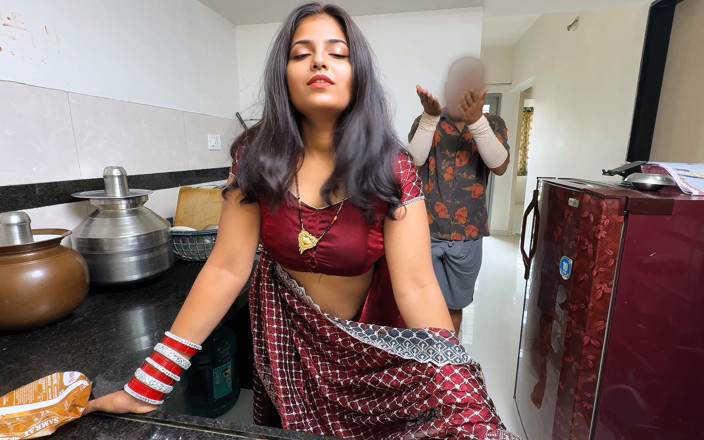 Sexy Komal: Něžná nová nevěsta dělala pudink v kuchyni, zatímco ji manželův švagr...