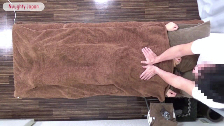 TOKYO HONEY TRAP: Uncensored Amateur - Busy Single Mom Visits for an Intense Massage...
