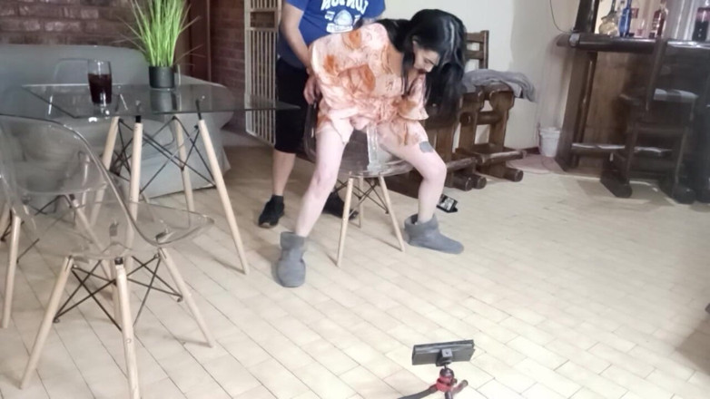 Bigjoefuckalott: Knullar en het brunettslampa på Friend's House Party Life