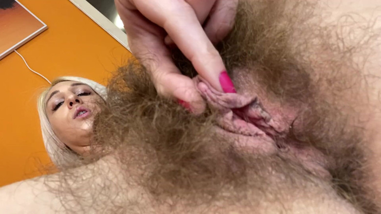 Cuteblonde666: Big clot jerking super hairy pussy blonde