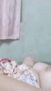Memeknya dientot habis-habisan sampai orgasme