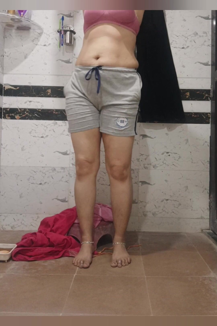 Priyahot77: Priya สาวอินเดียออกกําลังกายสุดฮอตเต็มตัวในห้องน้ํา