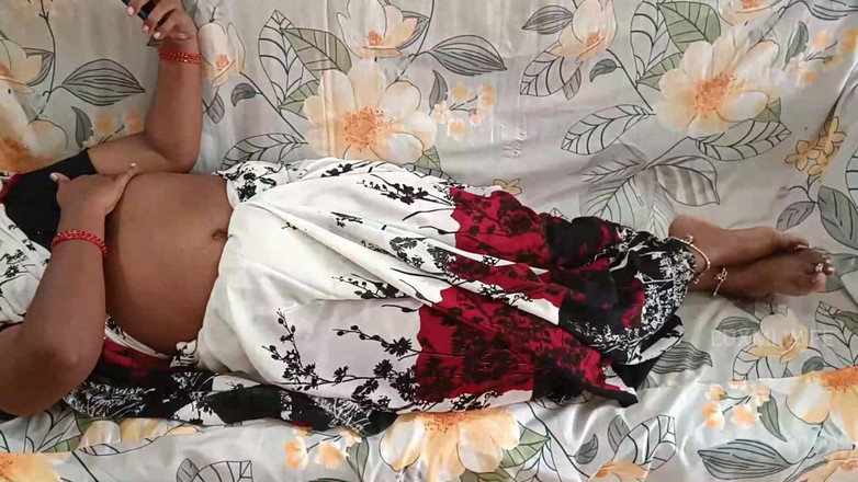 Luxmi Wife: La moglie ottiene un orgasmo di punta scorrendo dalla figa - 3