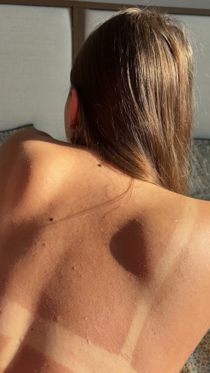 MY_PRIVATE_iCLOUD: 可爱的娇小继妹完全从海滩上回来 - 乳液按摩变成了粗暴的性爱
