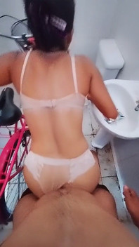 Strčil jsem penis do svého nevlastního bratra na Veřejném náměstí.