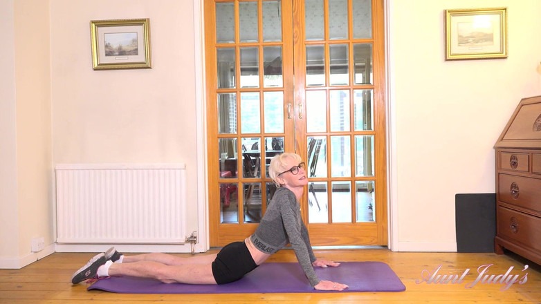 Aunt Judy's: Auntjudys - montare gilf matura Dee lite - allenamento yoga caldo